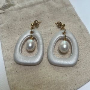 Nacre collective polymer clay earrings with pearl